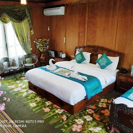 The Mughal Sheraton Houseboat Hotel Durgjan Exterior photo